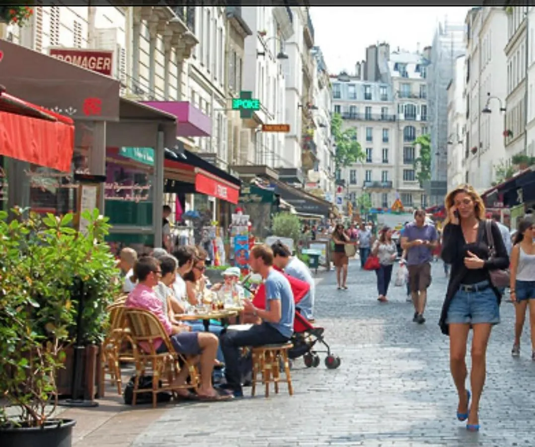 Modern Mini Flat In Paris Center contacts